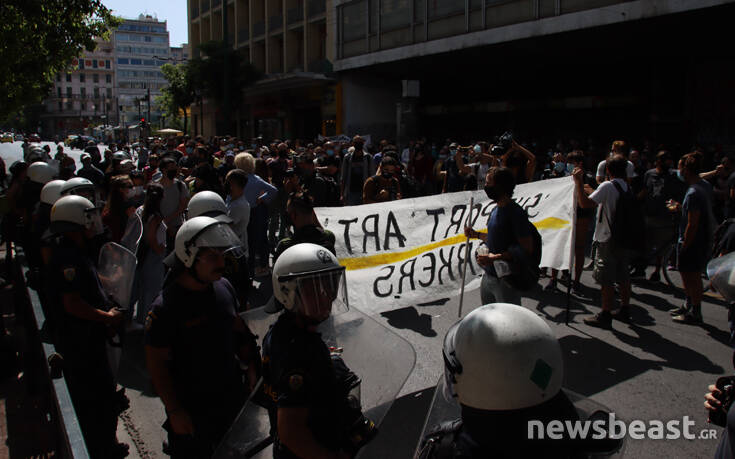 Έληξε η κινητοποίηση των καλλιτεχνών – Απειλήθηκε ένταση με τα ΜΑΤ