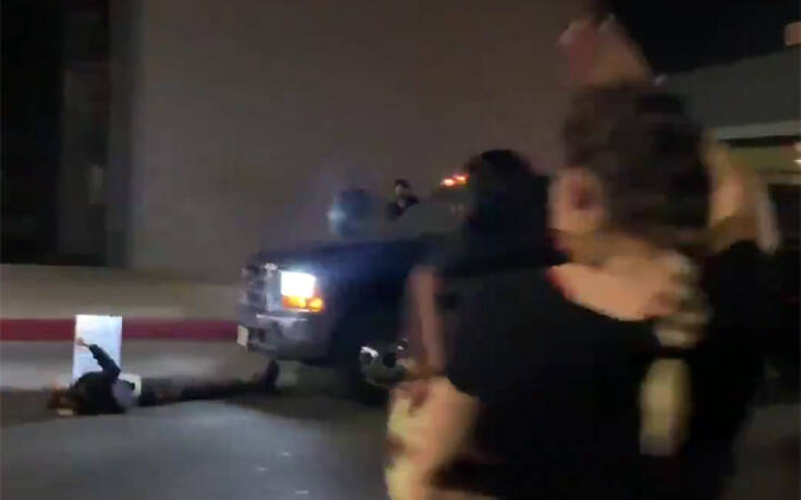 Λος Άντζελες: Μαινόμενος οδηγός χτυπά τουλάχιστον έναν σε διαδήλωση για την Μπριόνα Τέιλορ