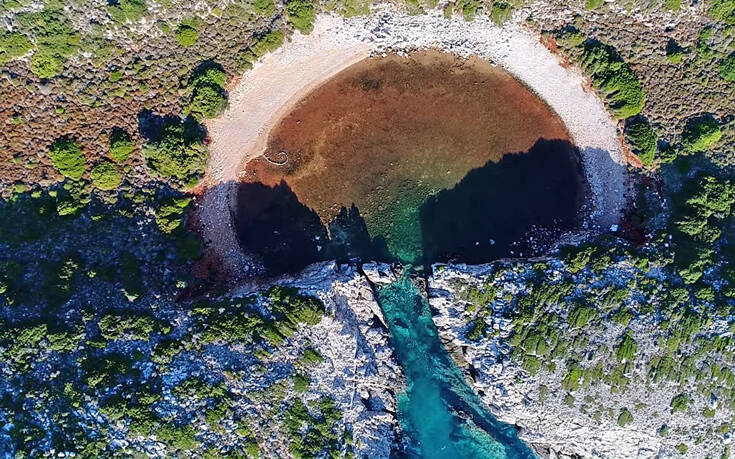 Η άγνωστη «δίδυμη» παραλία της Βοϊδοκοιλιάς στη Μεσσηνία