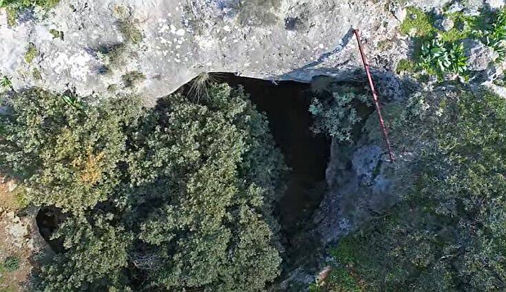 Η σπηλιά που κάποτε ζούσαν πάνθηρες βρίσκεται μόνο 45 λεπτά από το κέντρο της Αθήνας