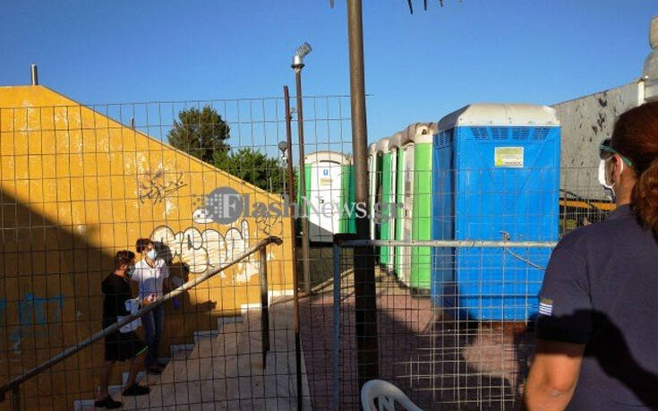 Σε καραντίνα οι 69 μετανάστες που διασώθηκαν ανοιχτά των Χανίων – Συνελήφθη ένας διακινητής