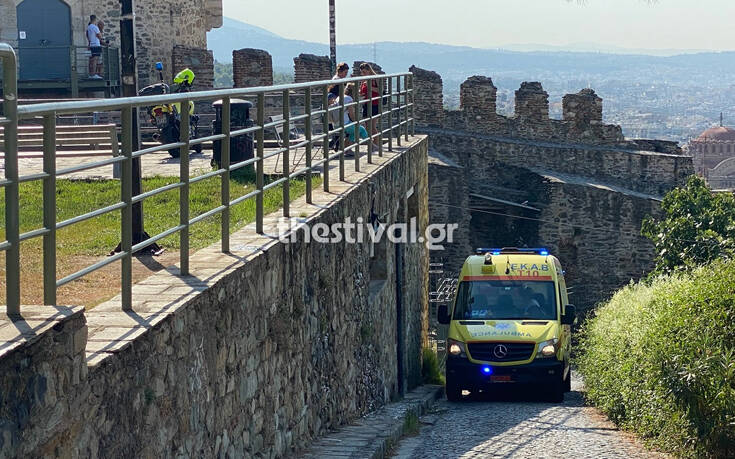 Θεσσαλονίκη: Ανέβηκε στα κάστρα να απολαύσει τη θέα και έπεσε