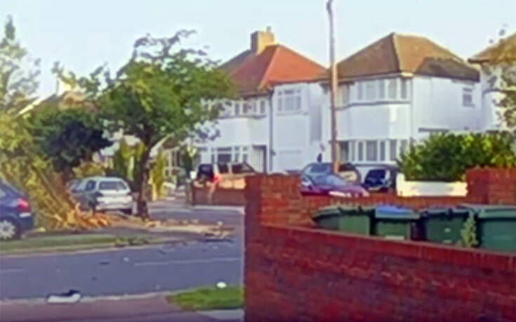 Απορριμματοφόρο μπήκε σε σπίτι στο Λονδίνο &#8211; Νεκρός ο οδηγός, 11χρονος δίνει μάχη για ζωή