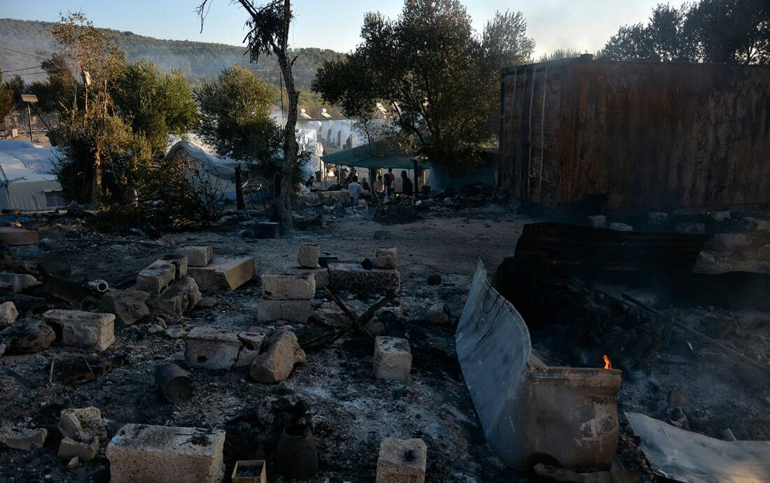 Συγκλονιστικές φωτογραφίες και βίντεο από την ολική καταστροφή στη Μόρια