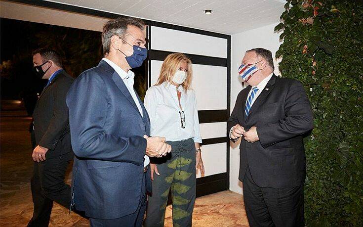 Τι ζητά και τι κομίζει ο Πομπέο στη Σούδα – Η φιλοξενία Μητσοτάκη στα χνάρια του Επίτιμου