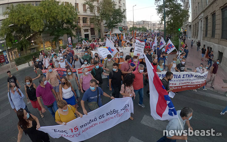 Εικόνες από το πανεκπαιδευτικό συλλαλητήριο στο κέντρο της Αθήνας: Κλειστή η Σταδίου