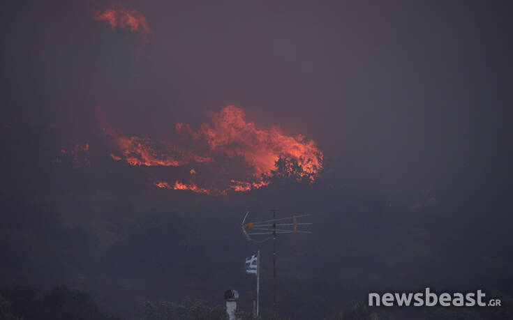 Φωτιά σε Ανάβυσσο &#8211; Κερατέα: Σε ύφεση η πυρκαγιά &#8211; Όλη τη νύχτα σε επαγρύπνηση η πυροσβεστική