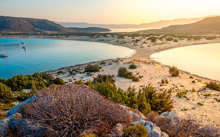 Παραλία στην Ελαφόνησο στις 10 καλύτερες της Ελλάδας