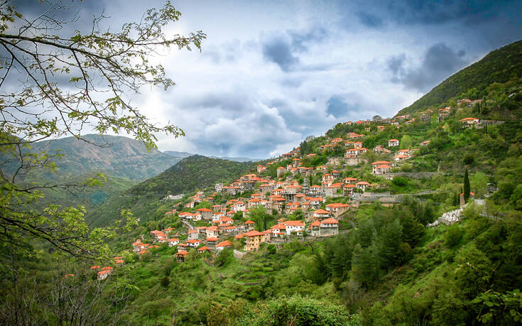 Το «κρεμαστό» χωριό της Πελοποννήσου