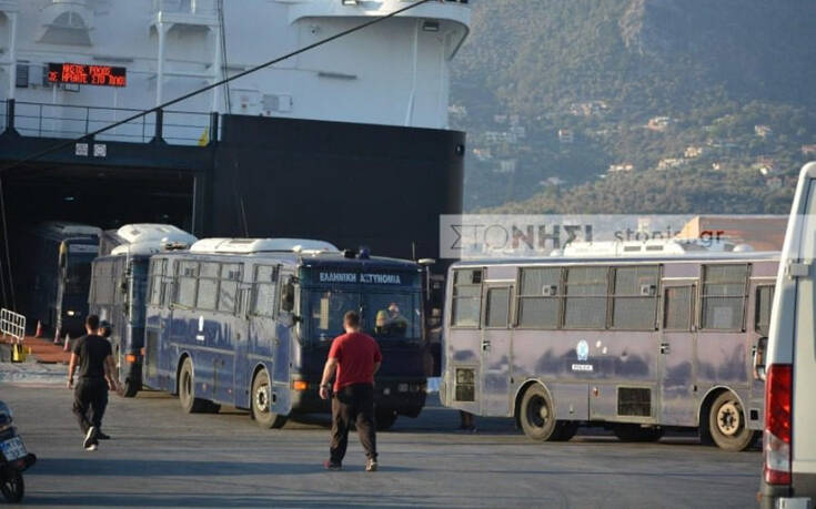 Καζάνι που βράζει η Λέσβος μετά την καταστροφική φωτιά στο ΚΥΤ Μόριας &#8211; Κλούβες, αύρες και περιπολικά στο νησί