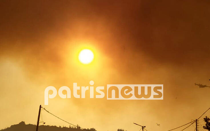 Φωτιά στην Ηλεία: Ήχησαν οι καμπάνες στη Δάφνη – Στιγμές αγωνίας για τους κατοίκους
