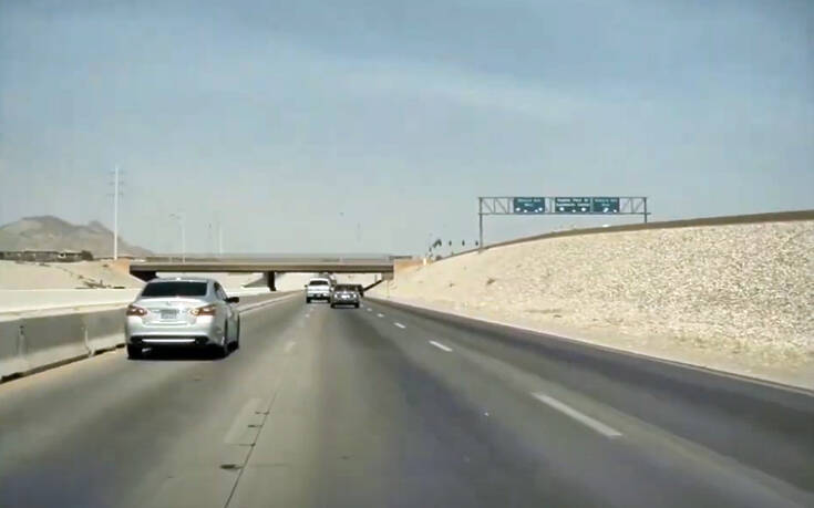 Τα ιδιαίτερα αντανακλαστικά ενός Tesla σε παρ&#8217; ολίγον ατύχημα