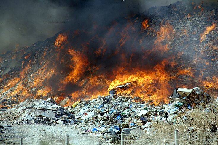 Πυρκαγιά στον ΧΥΤΑ Φυλής &#8211; Μήνυμα από το 112