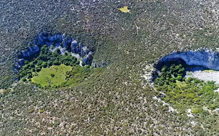 Οι γιγάντιοι, μυστηριώδεις κρατήρες μια ανάσα από την Αθήνα