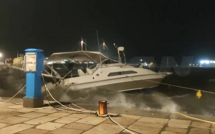 Δύσκολη νύχτα στη Ζάκυνθο: Βούλιαξε ιστιοφόρο στο λιμάνι &#8211; Ζημιές στο Καταστάρι