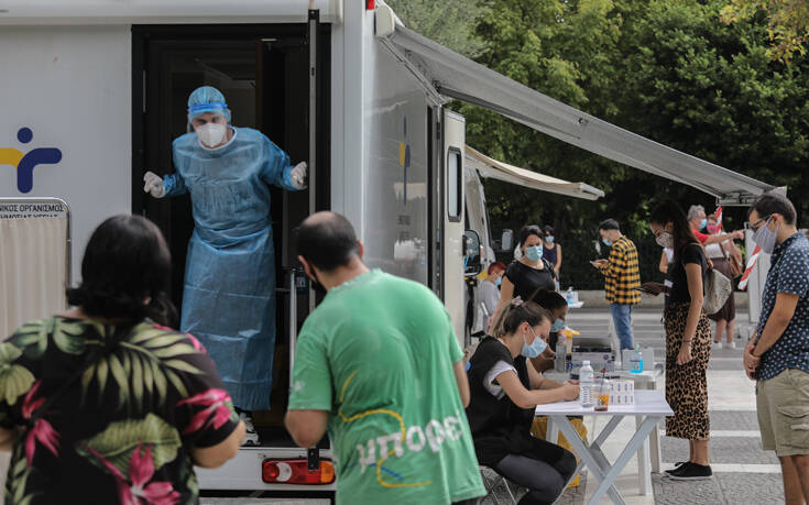 Στη δίνη του κορονοϊού η Ελλάδα: Οι 7 περιοχές και τα 16 νησιά που κινδυνεύουν – Τι και πότε θα κρίνει το lockdown