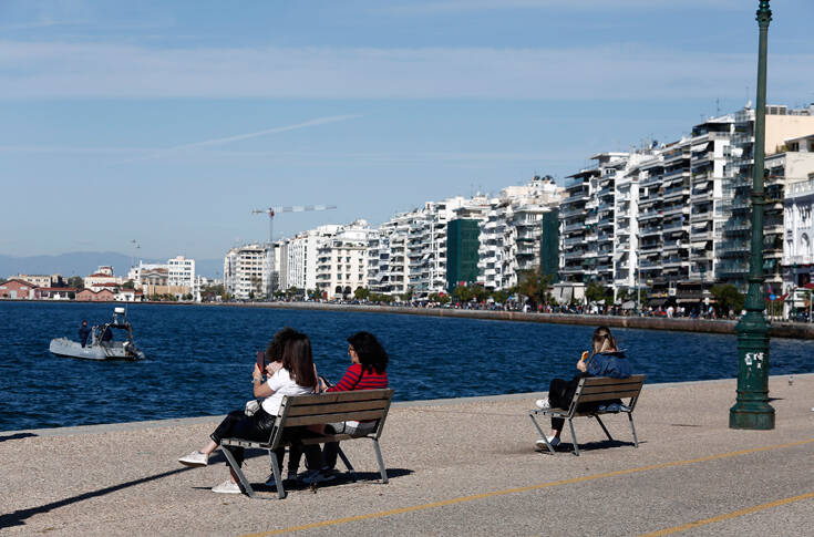 Εκτός ελέγχου ο κορονοϊός στην Ελλάδα: Τα νέα μέτρα που προτείνουν οι λοιμωξιολόγοι και ο «γρίφος» της Αττικής