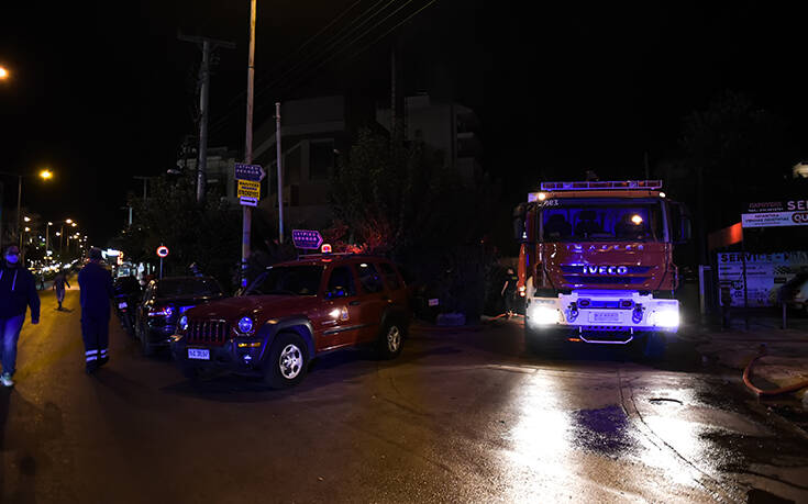 Υπό έλεγχο τέθηκε η φωτιά στο Παλαιό Φάληρο