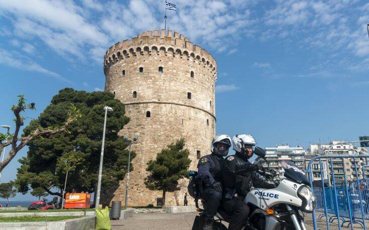 Πέντε συλλήψεις στη Θεσσαλονίκη σε άτομα που μοίραζαν φυλλάδια για την πορεία του Πολυτεχνείου
