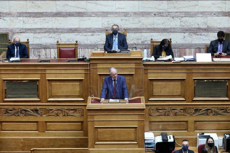 Υπερψηφίστηκαν οι αλλαγές στον Κανονισμό της Βουλής – Αντιπαράθεση για τα κριτήρια πρόσληψης και αξιολόγησης των υπαλλήλων