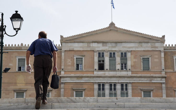 Handelsblatt: «Πώς ο Κυριάκος Μητσοτάκης οδηγεί την Ελλάδα εν μέσω κρίσεων»