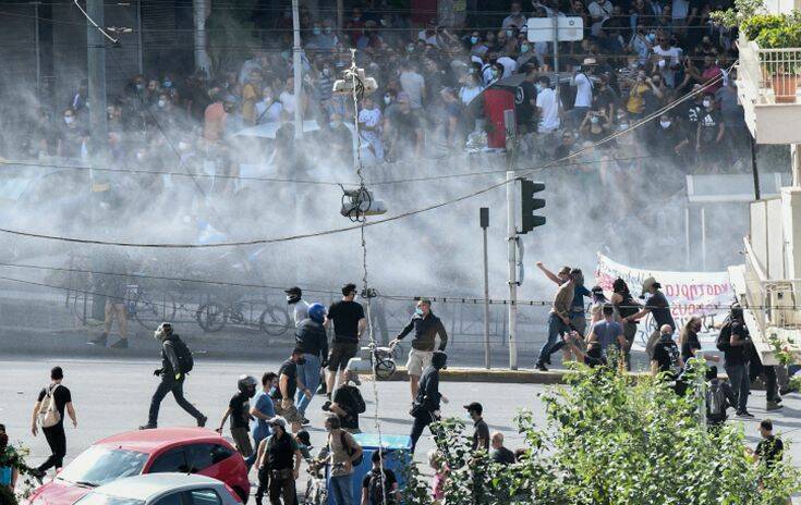 Δίκη Χρυσής Αυγής: Έτσι ξεκίνησαν οι συμπλοκές στο Εφετείο – Δείτε βίντεο