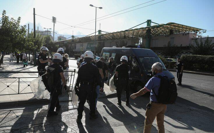 Χρυσή Αυγή: Σε συλλήψεις μετατράπηκαν οι προσαγωγές δέκα ατόμων έξω από το Εφετείο Αθηνών