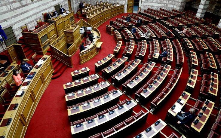 Νέα μέτρα στη Βουλή ενάντια στον κορονοϊό: Αύξηση της τηλεργασίας, επέκταση της επιστολικής ψήφου και μάσκες παντού