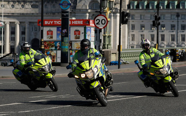 Αστυνομικοί στο Λονδίνο «έσπασαν» το lockdown για να πάνε για&#8230; κούρεμα