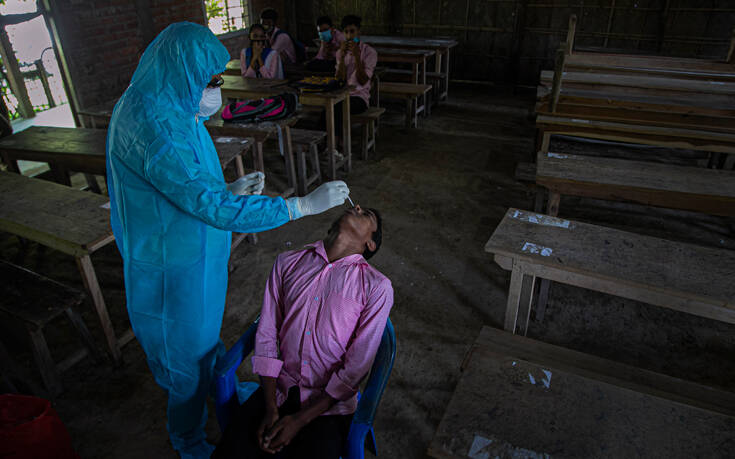 Μάχη με τον χρόνο για τον εμβολιασμό στην Ινδία, πάνω από 56.000 κρούσματα
