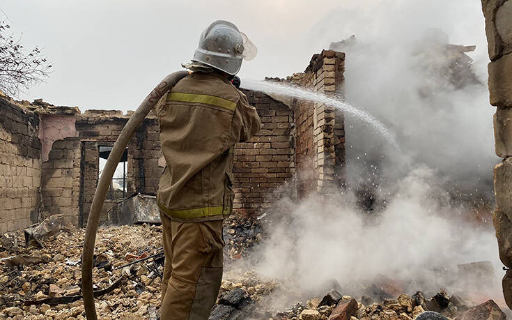 «Μάχη» για την κατάσβεση της φωτιάς σε αποθήκη πυρομαχικών στη Ρωσία &#8211; Τραυματίστηκαν 6 άνθρωποι