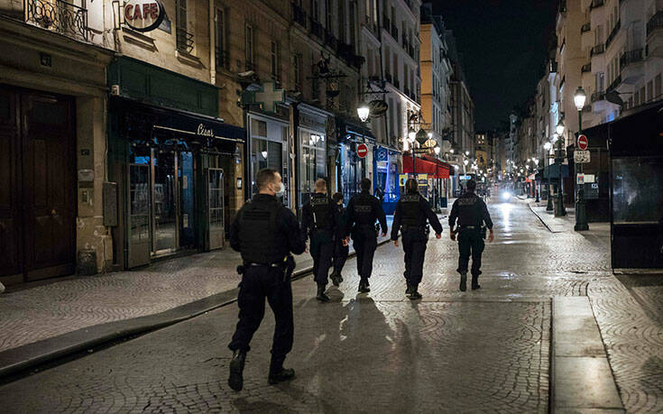 Τέσσερις μαθητές ανάμεσα στους νέους συλληφθέντες για τον αποκεφαλισμού του καθηγητή στο Παρίσι