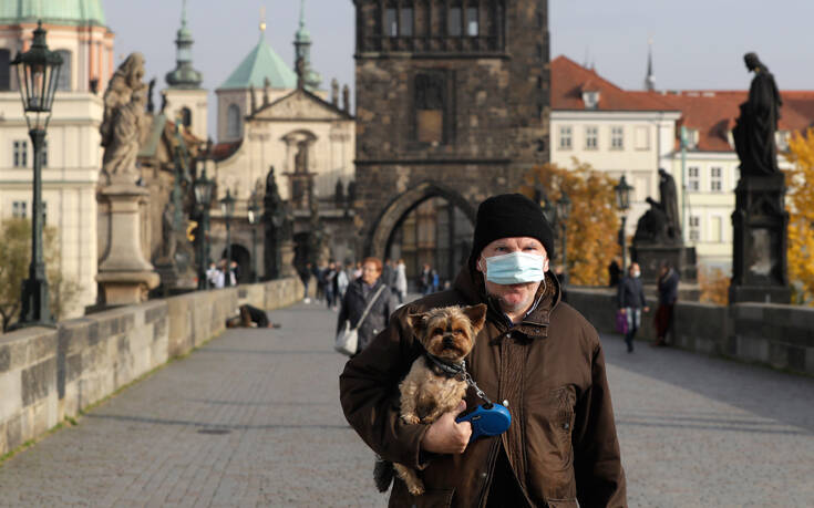 Εκτιμήσεις για πάνω από 10.000 ημερήσια κρούσματα στην Πολωνία &#8211; Μια ανάσα από τα 15.000 η Τσεχία