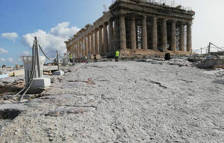 Τι απαντά το Υπ. Πολιτισμού στις επικρίσεις για το τσιμέντο στην Ακρόπολη