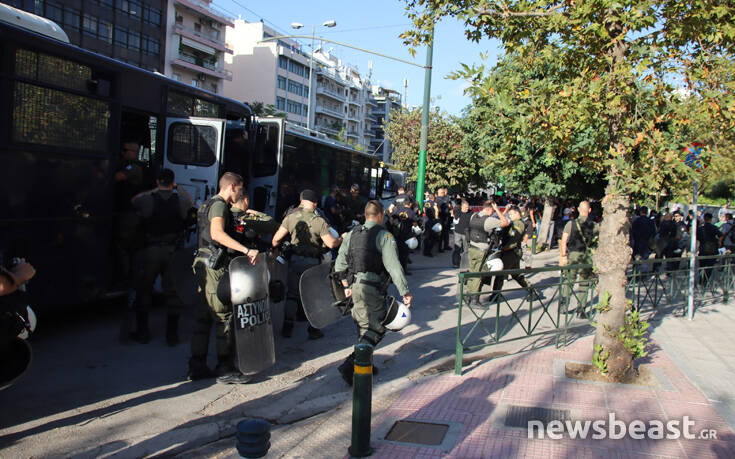 Δίκη Χρυσής Αυγής: Μικρή ένταση έξω από το Εφετείο