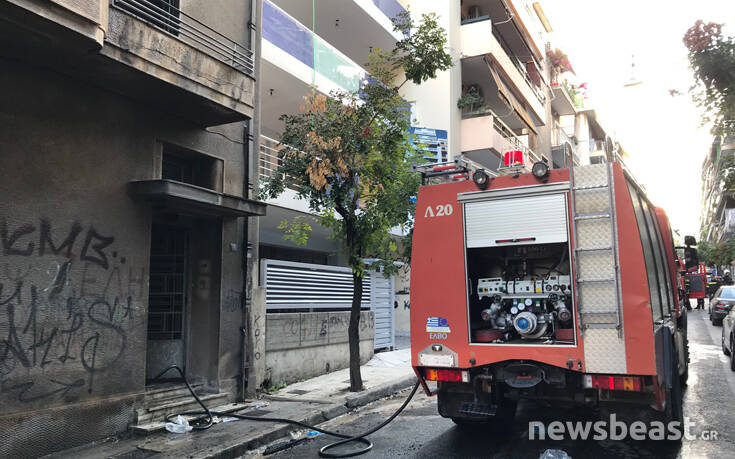 Εικόνες από το κτίριο που πήρε φωτιά στα Πατήσια