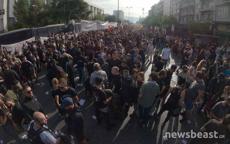 Δίκη Χρυσής Αυγής: Πληθαίνουν όλο και περισσότερο οι διαδηλωτές &#8211; Στο Εφετείο και το μπλοκ του ΚΚΕ και του ΠΑΜΕ