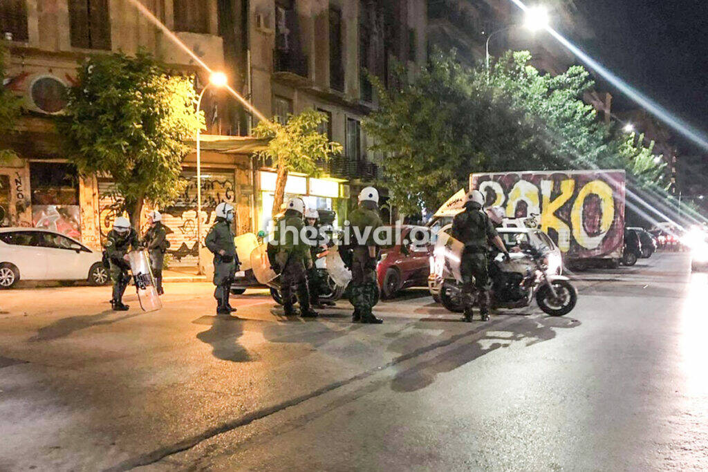 Θεσσαλονίκη: Επίθεση με βόμβες μολότοφ σε διμοιρία των ΜΑΤ
