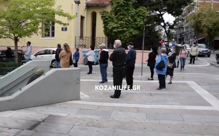Ουρές για το rapid test για τον κορονοϊό στην Κοζάνη μετά το lockdown