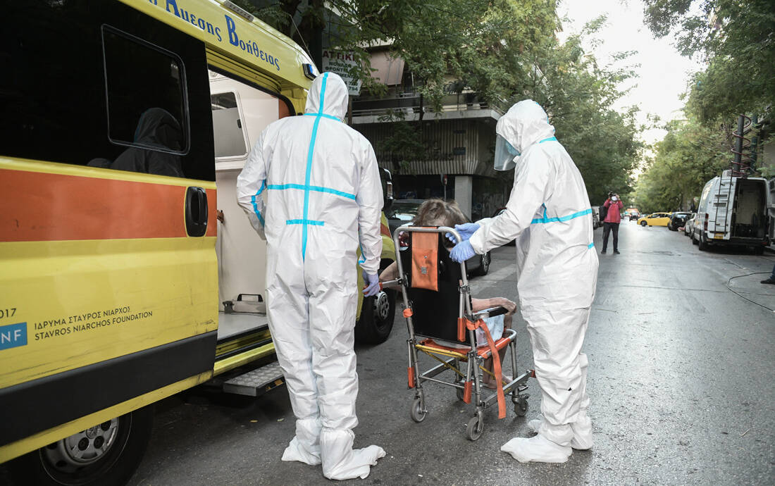 Σοκάρουν και συγκινούν οι εικόνες από το γηροκομείο στον Άγιο Παντελεήμονα