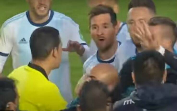 Μέσι σε αντίπαλο: «Της μάνας σου το…»