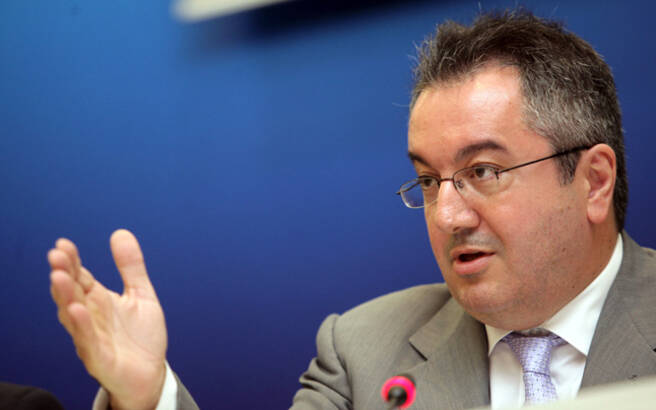 Μόσιαλος: Ο ρόλος της υγρασίας για την εξάπλωση του κορονοϊού σε κλειστούς χώρους – Ο μεγαλύτερος ο κίνδυνος σε ένα δείπνο