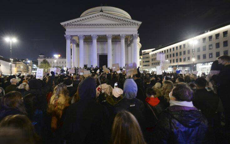 Νέο ρεκόρ κρουσμάτων κορονοϊού στην Πολωνία – 16.300 σε ένα 24ωρο