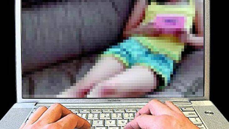 Παιδική Πορνογραφία: Επιτήδειοι παρίσταναν τους μάνατζερ και εκβίαζαν 12χρονες με γυμνές φωτογραφίες