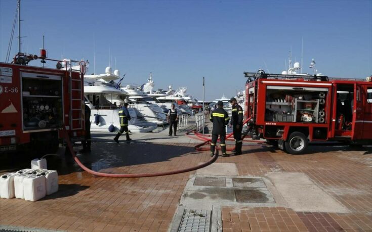 Έκρηξη σε μηχανοστάσιο σκάφους στη Μαρίνα Ζέα με δύο τραυματίες – Συνελήφθη ο πλοίαρχος