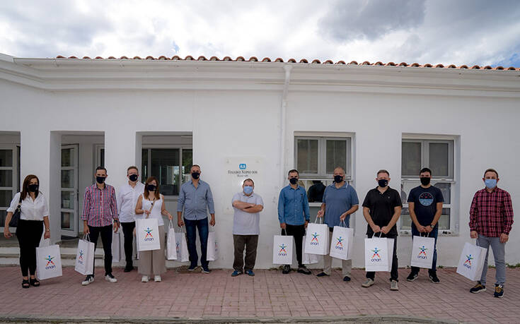 Ο ΟΠΑΠ προσφέρει παπούτσια και χαμόγελα σε παιδιά