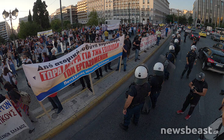 Διαδήλωση διαμαρτυρίας των καλλιτεχνών τώρα στο Σύνταγμα