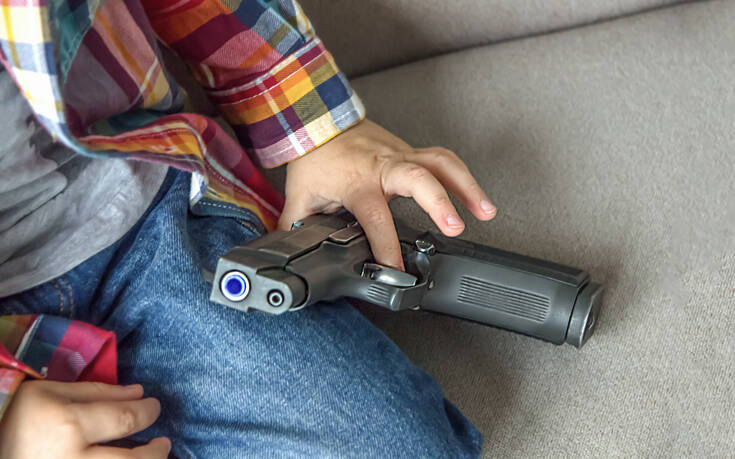 Νεκρό από σφαίρα αγοράκι 3 ετών στα γενέθλιά του, το βρήκαν να παίζει με πιστόλι