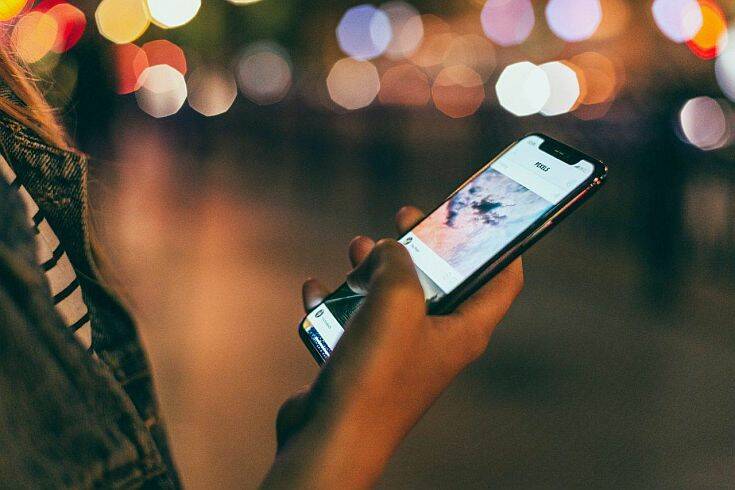Νέα έρευνα για κορονοϊό: Επιβιώνει 28 μέρες σε οθόνες κινητών