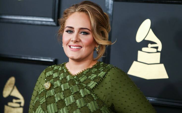 Adele: Αγνώριστη η τραγουδίστρια μετά την απώλεια 45 κιλών